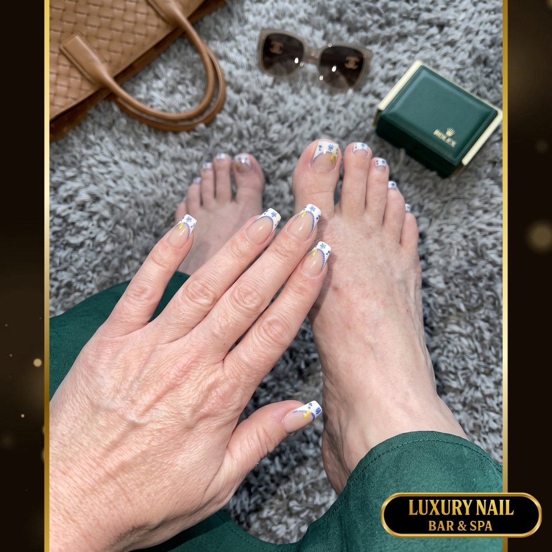 Nail colours
